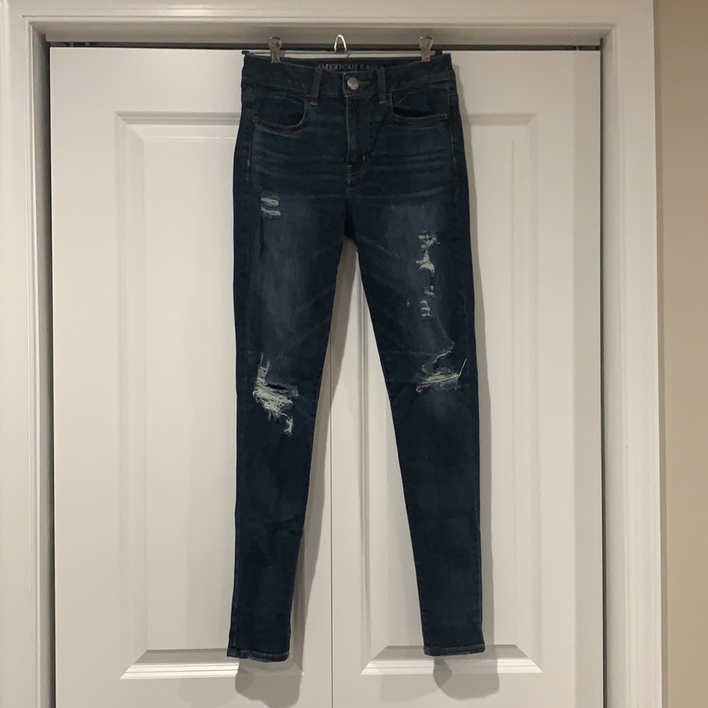 Distressed Hi-Rise Jegging